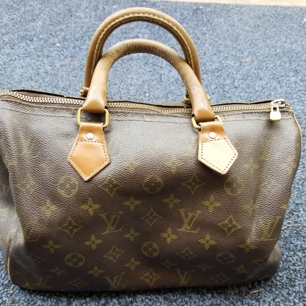 ***SOLD ****Authentic Louis Vuitton speedy 30
